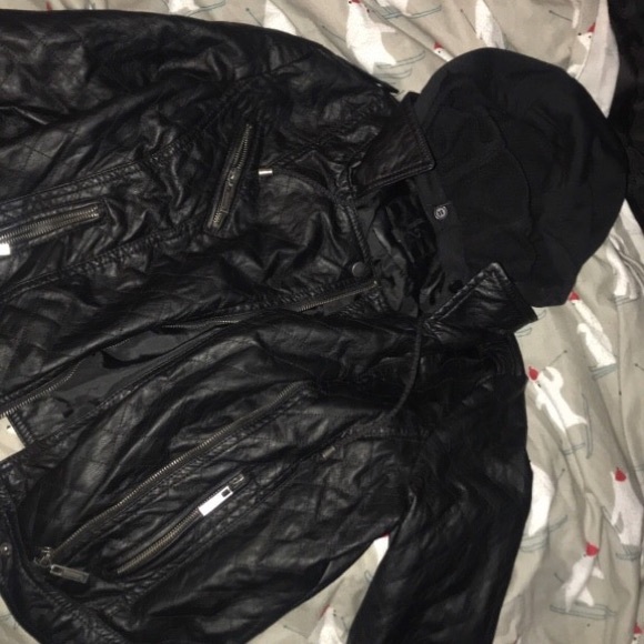 leather jacket - Picture 2 of 3